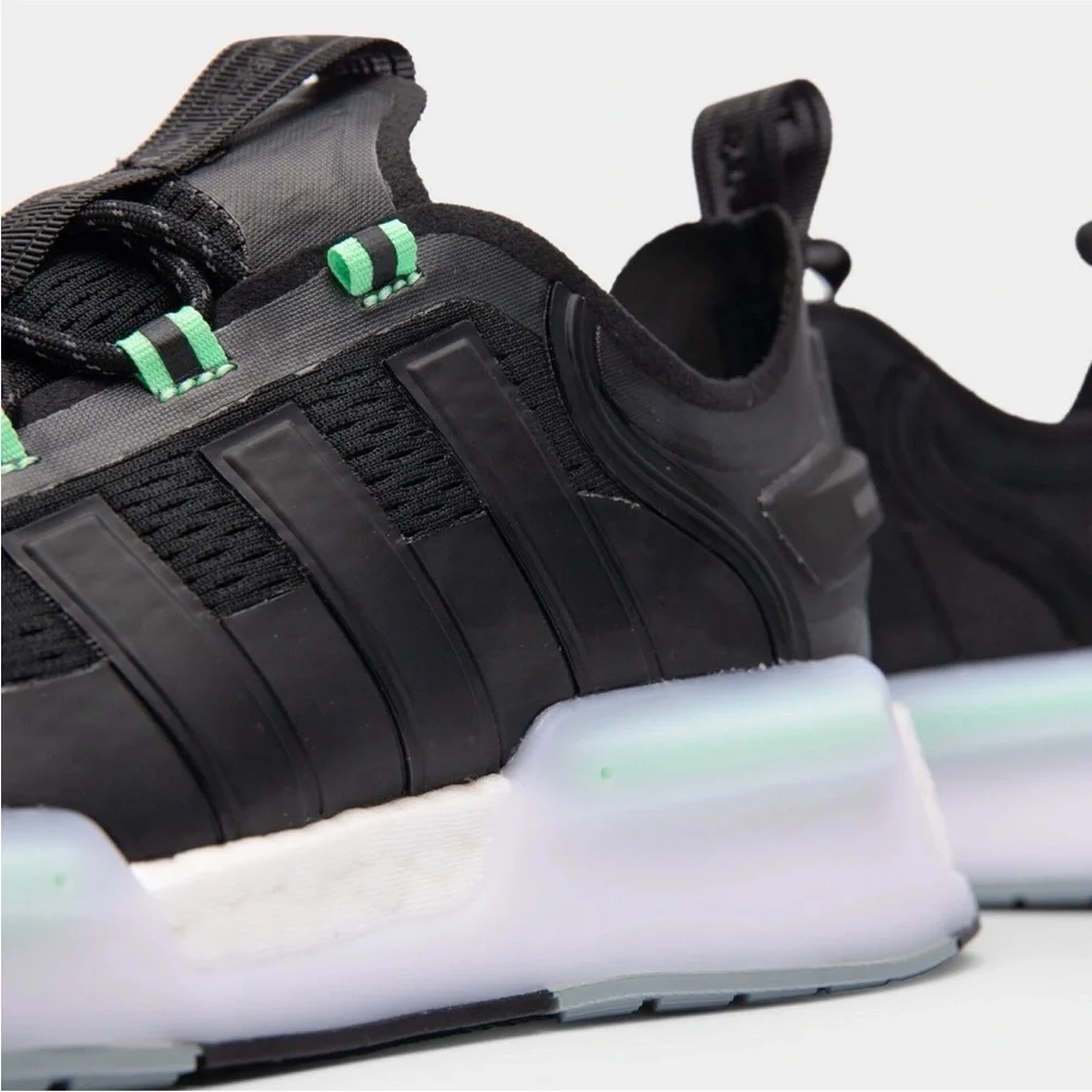Adidas Originals NMD V3 Size men’s 9.5 Running Sneakers #084 black and mint